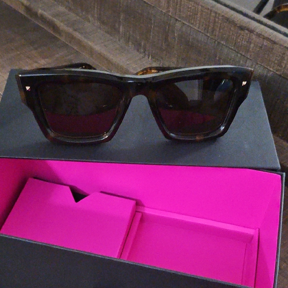 Stylish Brown Black Brand New Valentino Sunglasses With Bag